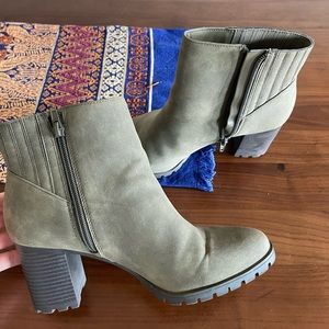 Kelly & Katie Ankle Booties 8.5